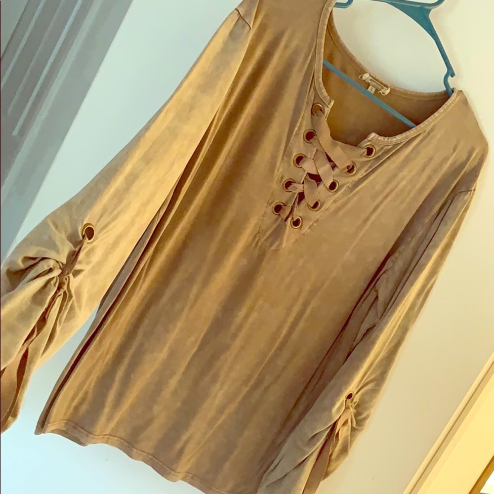 Buckle top